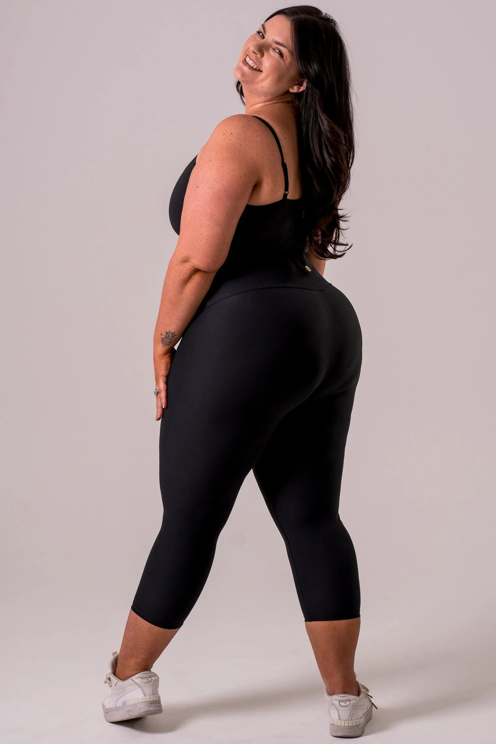 Black Dynamic High Waisted Capri Leggings - Image 5