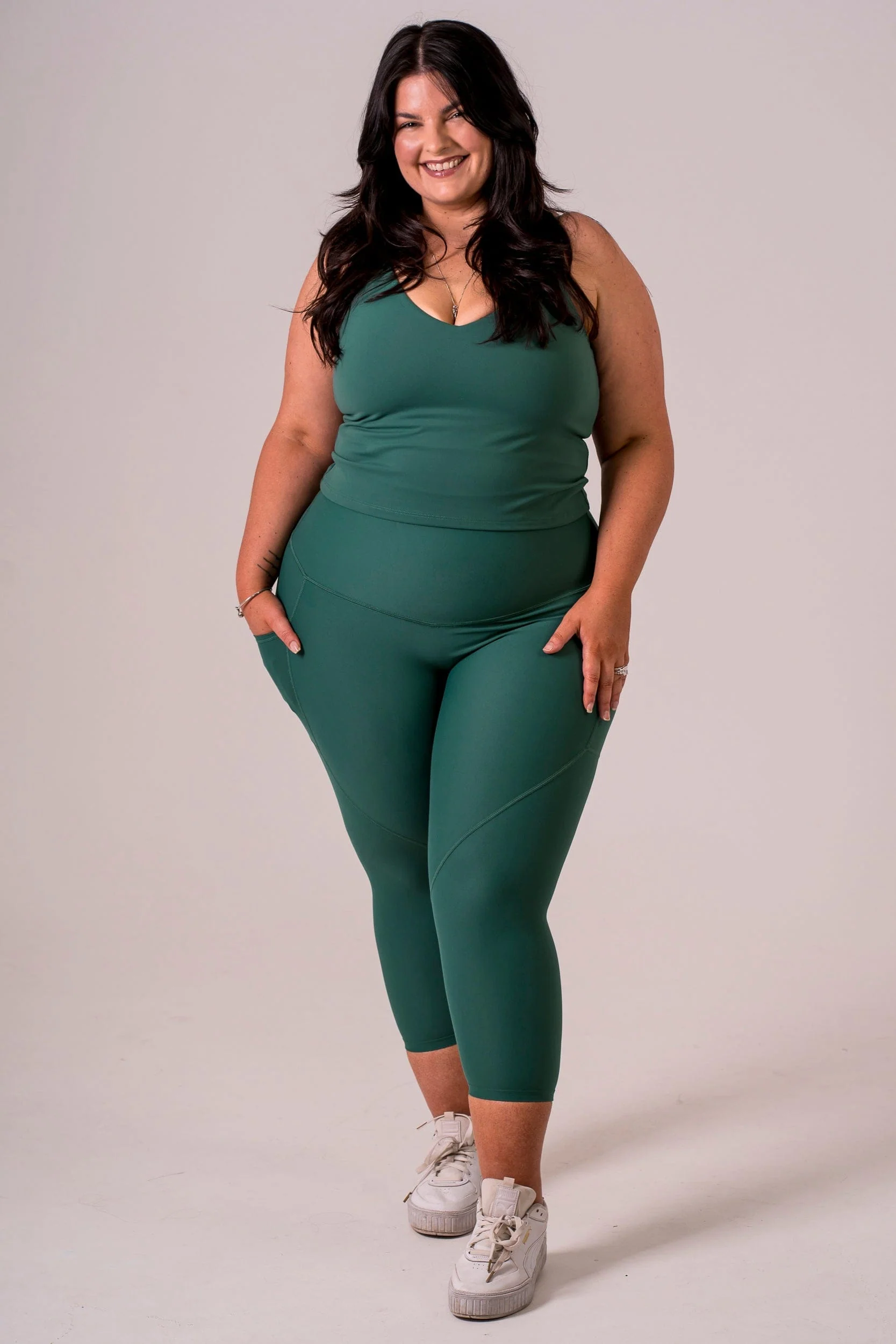 Forest Dynamic High Waisted Pocket Shaper Capri Leggings - Image 3