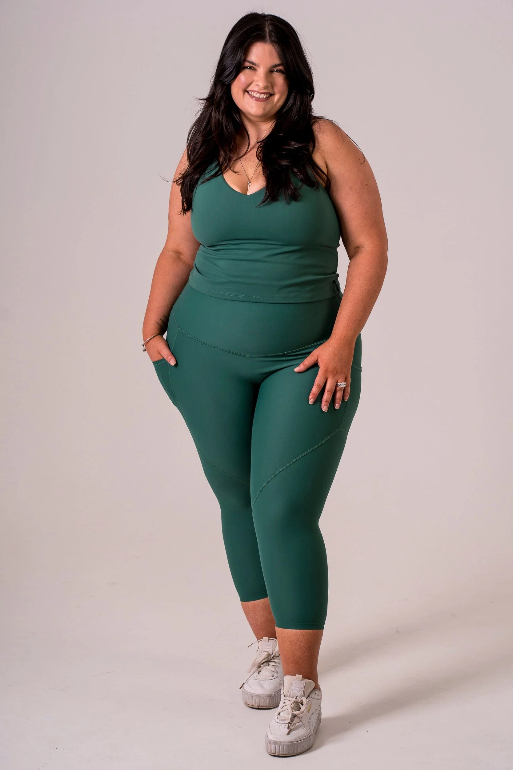 Forest Dynamic High Waisted Pocket Shaper Capri Leggings - Image 4
