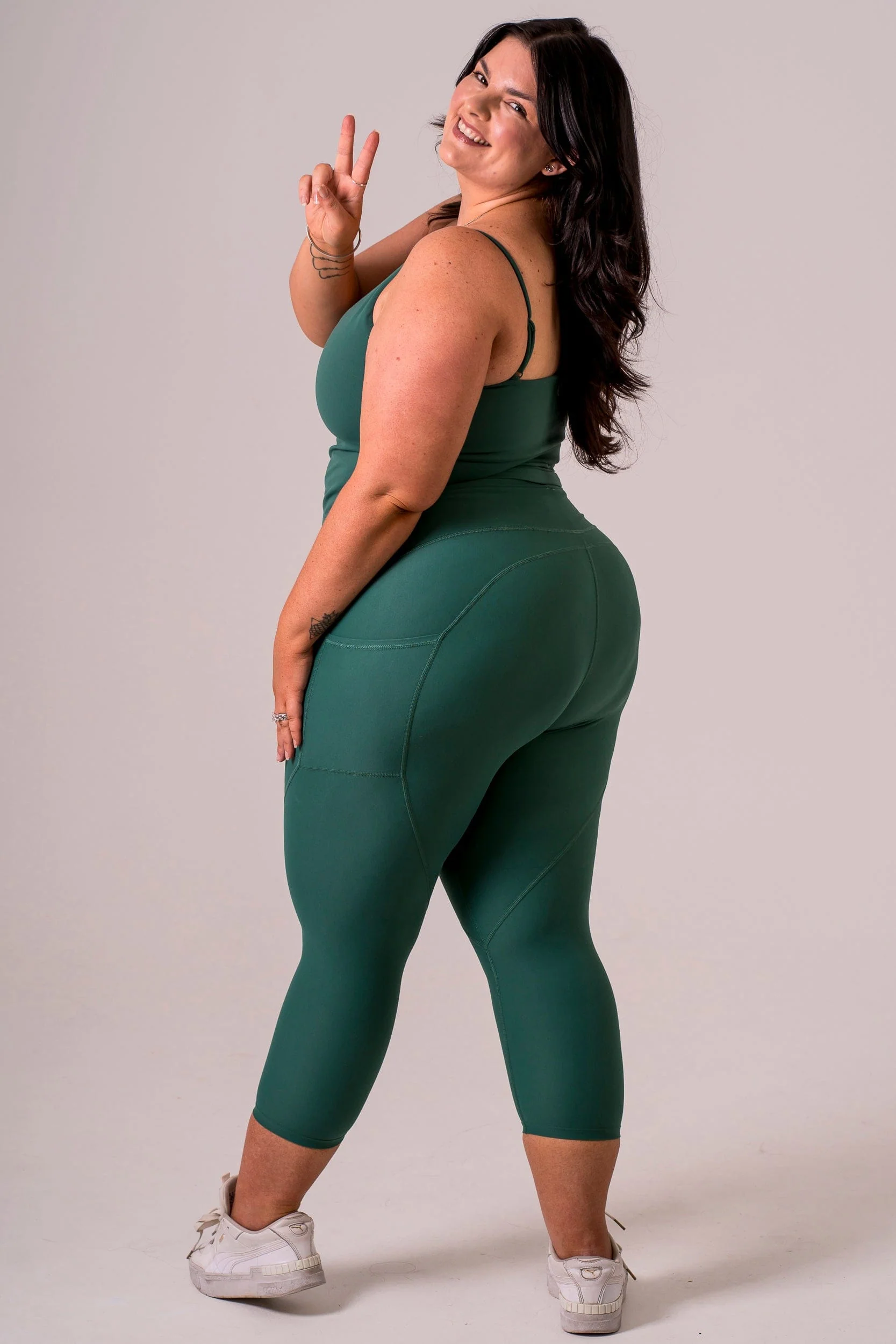 Forest Dynamic High Waisted Pocket Shaper Capri Leggings - Image 5